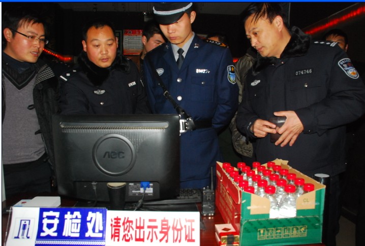 河南上蔡警方嚴查轄區(qū)公共娛樂場所安檢門制度落實情況[圖]