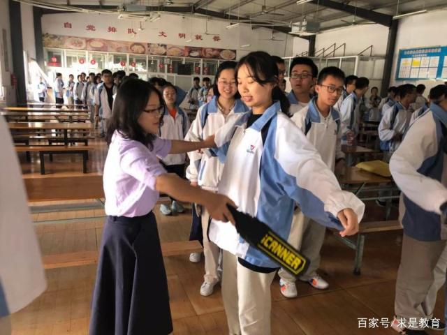 學校金屬探測器檢測方案：記高三高考考前安檢演練活動.jpeg