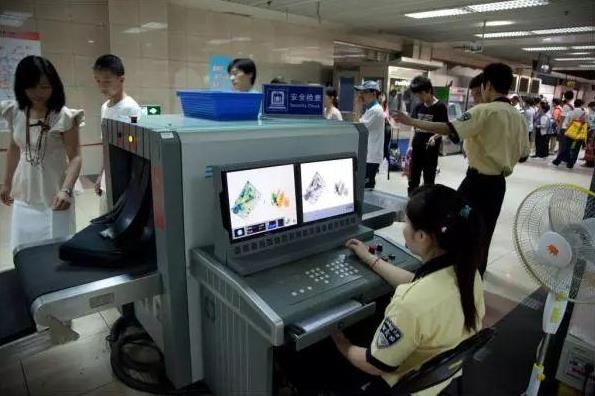 上海地鐵安檢機檢測為什么這么嚴？.jpg