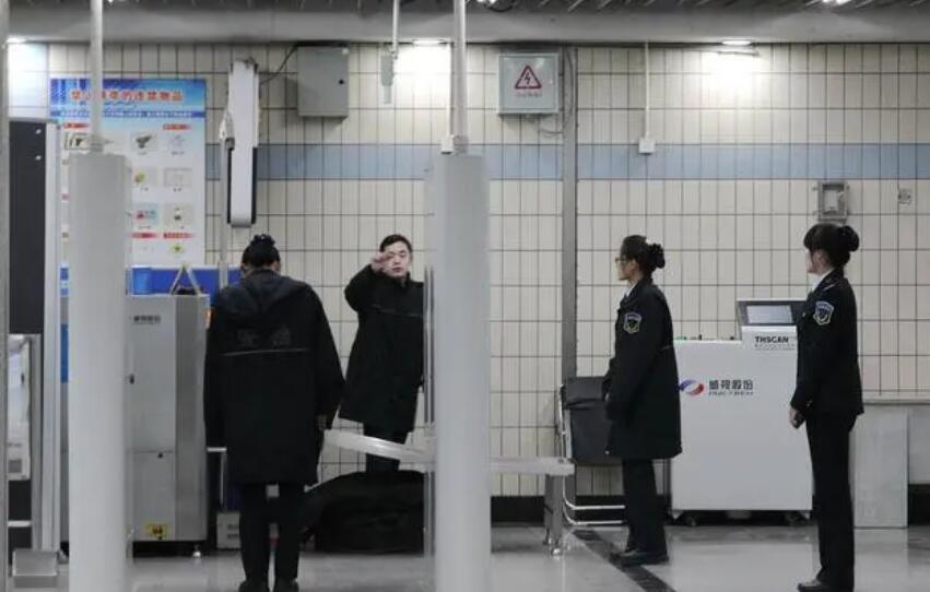 安家門廠家解答：手機(jī)安檢門對(duì)人體有輻射嗎？